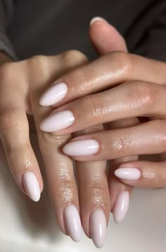 Light Pink Bridal Nails, Nail Neutral Colors, Light Christmas Nails, Gel Nails Light Pink, Nude Summer Nails, Casual Nails, Soft Nails, Glitter Wedding