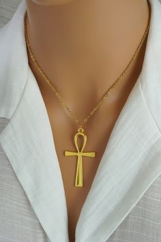 Huge antique gold colored Egyptian ankh charm necklace or keychain. This necklace includes: - gold plated ankh charm (size 55 mm | 2 1/8 inch) - gold plated anchor chain (14 to 36 inches) or keyring To Add Initials: http://etsy.me/1GtpsWW To Add Birthstones: http://etsy.me/1PFtE6K Looking for more jewelry? Visit our shop: https://cppewter.etsy.com ♥ SHIPPING INFO ♥ We ship twice a week, usually Mondays and Thursdays. To USA: - Provider: Chit Chats Express (who deals directly with USPS) - Arrival Gold Ankh Necklace, Ankh Pendant, Egyptian Ankh, Gold Schmuck, Ankh Necklace, Anchor Chain, Chit Chat, Oils For Skin, Pure Gold