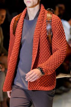 .. Mens Cardigan Sweater, Knit Men, Knitwear Men, Knitted Cardigan, Outfits Casual, Gucci Men, Sweater Fashion, Well Dressed