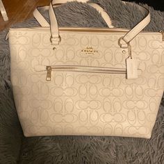 Nice Spring / Summer Roomy Size Hand Bag!! With Nice Pockets Coach White Large Capacity Shoulder Bag, White Coach Bag For Errands, Everyday White Coach Bag, White Coach Purse, Purse Brands, Coach Purse, Coach Purses, Grey Color, White Bag