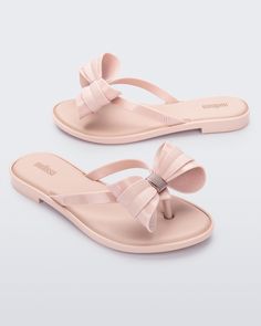 So lovely and luxe, the Slim Flip Flop brings bows to chic poolside style. Featuring a cushy footbed, metallic details and of course, ultra cute bow embellishments, slip these feminine flip flops on when you fancy some extra flair for a casual look. A little glam gets a lot of comfort. Dressy Flip Flops, Punk Love, Poolside Style, Punk Movement, Poolside Fashion, Semi Annual Sale, Jelly Shoes, Quirky Design, Cute Bow