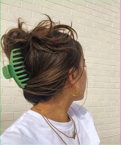 Exercise Photos, Hairstyles Juda, Half Up Half Down Short Hair, Female Aesthetic, Hair Clip Hairstyles, Hairstyle Names, Clip Hairstyles, Effortless Hairstyles