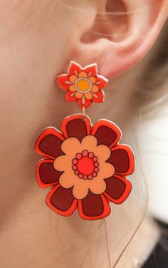 Step into the era of peace, love, and flower power with these 70s Hippie Burgundy Babe Flower Retro Earrings. Inspired by the iconic fashion of the 70s, these earrings feature a captivating burgundy color and retro flower design. Crafted from super lightweight acrylic, they offer a comfortable and stylish accessory for any occasion. The posts are made of stainless steel coated in 18k gold, providing durability and a touch of elegance to your look. Embrace your inner hippie and add a vintage vibe 1970’s Earrings, 70s Jewelry Accessories, 70s Accessories, 60s Jewelry, Flower Retro, Retro Earrings, Shrinky Dink, 70s Hippie, Dream Aesthetic