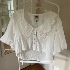 Brand New, Never Worn Cute Collared Top. Sleeves Are Puffy And Fun. Great For Spring And Summer. Casual White Blouse With Boho Collar, Casual Blouse With Peter Pan Collar, Casual Peter Pan Collar Blouse For Daywear, Casual Blouse With Peter Pan Collar For Daywear, White Casual Tops With Boho Collar, White Casual Top With Lace Collar, Casual White Top With Lace Collar, White Casual Top With Boho Collar, Fitted Cropped Top With Lace Collar