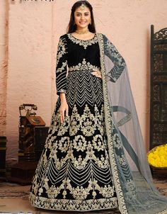 Black Velvet Anarkali Anarkali Velvet Anarkali Suits, Velvet Anarkali, Anarkali Tops, Black Anarkali, Floor Length Anarkali, Pakistani Women, Designer Anarkali Suits, Wedding Pakistani, Gown Suit