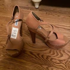 Brand New Never Worn Steve Madden Size 8.5 Wooden Heel Wooden Heels, Shoes Steve Madden, Wooden Heel, Steve Madden Shoes, Shoes Women Heels, Steve Madden, Shoes Heels, Women Shoes, Brand New