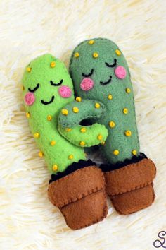 #ValentinesDayGifts - Show your love this Valentine’s Day with a special DIY gift made with this felt cactus sewing pattern & tutorial PDF. This cute cactus hug ornament is easy to make and only requires basic materials. Download the PDF now and get started! #ValentinesDay #DIYGift #FeltCactus Felt Templates Printable Free Pattern, Southwest Ornaments, Cactus Toy, Felt Cactus, Kawaii Felt, Felt Toys Patterns, Cactus Pattern, Felt Ideas, Felt Craft