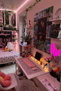 You can find more on our website! Room Rearrangement Ideas, Bedroom Ideas Vibe, 20 Year Old Bedroom Ideas, Kawaii Apartment, Deco Studio, Girls Dorm Room, Luxurious Bedroom, Indie Room