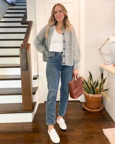 Fall Outfits Mid 20s, Fall Mid Size Outfits 2023, Early Fall Jeans Outfits, Fall White Sneakers Outfit, White Sneaker Outfits Women Fall, Midsize Millenial Fashion, Fall Outfits White Sneakers, Fall Outfits Midsize Women 2023, Simple Outfits Midsize