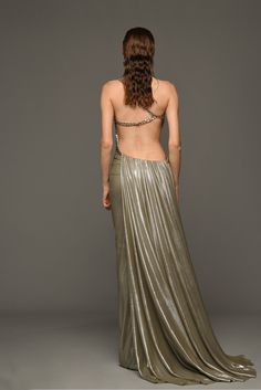 Silver silk foiled tulle maxi dress with chain detailing, presenting an open back and draping. The dress is designed with an asymmetrical silhouette, featuring a side cutout and one-shoulder design. Completed with a sweep train. Jean Louis Sabaji, Draped Gown, Designer Gown, Drape Gowns, Sheath Gown, Silver Silk, Midi Dress Style, Statement Dress, Draped Dress