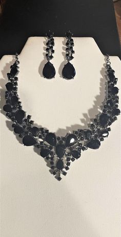 Black Jewelry Necklace, Black Necklaces, Wedding Choker Necklace, Hoco Inspo, Sliver Necklace, Pageant Jewelry, Black Diamond Necklace, Glitter Jewelry, Big Necklace