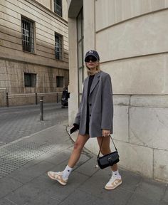 Blazer Sneakers Outfit, Blazer Sneakers, Clothes Street Style, Dunk Outfit, Street Style Outfits Casual, Adrette Outfits, Blazer Street Style, Outfit Street Style