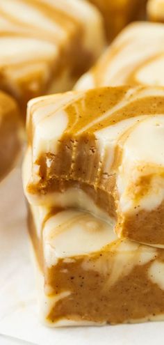 This Gingerbread Swirl Fudge is as festive as it gets, combining creamy white chocolate and warm gingerbread spices in a pretty marbled pattern that’s as gorgeous as it is delicious. With rich molasses and those unmistakable holiday spices, you’ll get all the classic gingerbread cookie vibes—just in smooth, melt-in-your-mouth fudge form.