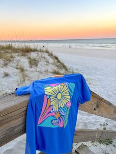 Our *EXCLUSIVE* Sunhoney Beach Dip T-shirt - Ocean Blue is giving us all the endless summer vibes!! This design was especially designed for us with you in mind. We drew inspiration from the trippy beach aesthetic, but wanted all the bright pastel colors to make it so "Sunhoney"! ♡ With the bright, radiant sun as the center piece, it's a reminder to always 'choose to shine' no matter the good or bad days that lie ahead. This design is printed on Comfort Colors Tee so you know it's super cozy! Pro Trippy Beach, Beach Dip, The Endless Summer, Colour Analysis, Preppy Style Summer, Bright Pastels, Style Inspiration Spring, Style Inspiration Fall, Style Inspiration Summer