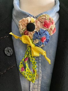 a close up of a tie with flowers on it