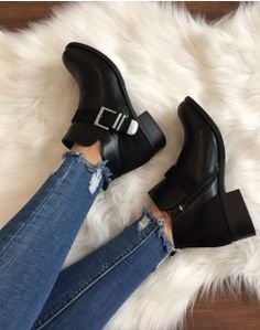 Hijab Black, Shoes Grunge, Black Flat Ankle Boots, Flat Ankle Boots, Fancy Shoes, Ankle Boots Flat, Comfortable Heels, Fall Shoes, Boots And Sneakers