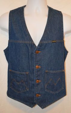 MAVERICKS AUTOMATICKS DENIM JEAN VEST Two Pockets Sanforized Vintage 70s USA mens M. In great condition, no flaws to note. Made in the USA 14 oz 100% denim cotton Sanfor-Set. Excellent condition - FIT: Size on item - M: Use measurements to determine if it will fit you. - MEASUREMENTS: in inches with garment laying flat on a table. - CHEST (edge to edge at armpit across front) -  19 - SHOULDERS (seam to seam on back) - 12.5 - LENGTH (collar seam to end on back) - 21 Denim Vest Outfit, Denim Vest Men, Vest Outfits Men, Vintage Denim Jeans, Mens Fashion Inspiration, Jean Vest, Vintage Fits, Vest Outfits, Denim Cotton