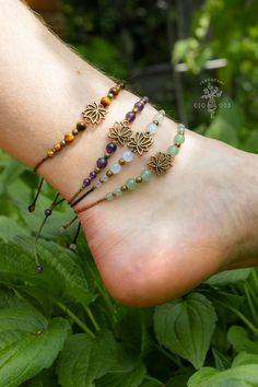 Lotus macrame anklet with Tiger Eye, Amethyst, Moonstone, or Green Aventurine. ❋ Adjustable in length with a sliding lock ❋ Made with highly sustainable Linhasita waxcord ❋ Every item is carefully packaged and comes with a free crystal info card Lotus Macrame, Macrame Anklet, Bracelet Macrame, Anklets Boho, Handmade Macrame, Accessories Ideas, Macrame Jewelry, Anklet Jewelry, Body Jewellery