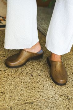 Plasticana shoes are made from recycled plastic and hemp fibers in France. The Opana is the perfect all around mule for everyday wear. Please Note: The Opana Mules run pretty true to size, please refer to our sizing conversion below for the best fit. 36/37= Best fits a Women's size 5.5-6.5 38/39=Best fits a Women's size 7-8.5 40/41=Best fits a Women's size 9-10 Socks With Mules, History Assignment, Modest Mom, Mules Outfit, Womens Clogs And Mules, Jeweled Bag, Prism Boutique, Cool Girl Style, Walk In My Shoes