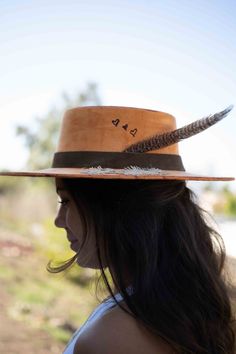 This is our new passion, creating exclusive hats! Our one-of-a-kind hats are Gorgeous and it will upgrade any look! 》D E T A I L S《 ✦ M A T E R I A L : Suede - genuine leather - feather ✦ S I Z E : Medium 》✦ S A V E * B U Y * M O R E ✦《 Use the code MARESIA2 and get 10% OFF when you buy 2 items. Use the code MARESIA3 and get 15% OFF when you buy 3 or more items. 》 K E E P * I N * T O U C H 《 Instagram: instagram.com/MARESIAJEWELRY @maresiajewelry Facebook: facebook.com/MARESIAJEWELRY ❣❣ Handcraf Kentucky Derby Hats With Flat Crown For Country Events, Country Style Flat Crown Hat For Kentucky Derby, Flat Crown Rodeo Hat, Bohemian Fitted Fedora Sun Hat, Fedora For Country Events With Flat Crown, Whimsical Adjustable Hat With Curved Brim, Whimsical Mini Hat With Adjustable Flat Brim, Whimsical Adjustable Hats For Rodeo, Flat Brim Sun Hat For Kentucky Derby Festival