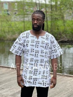 This beautiful dashiki dress / shirt can be worn by both men and women. It may be paired with jeans, leggings or a waist belt to make it more defined. For some, it can also be worn as a mini dress. This dress / shirt is perfect for any occasion. This shirt should traditionally be worn oversized. Short Sleeve Shirt Made of 100% Cotton 2 Front pockets Handwash recommended if possible or machine wash inside out at maximum 40 degrees celcius. (Please note: Every dashiki shirt is unique, because they Oversized Short Sleeve Shirt, African Print Top, Dress African Print, Dashiki Shirt, Dashiki Dress, African Print Tops, Mens Dress Shirts, Dress African, Tops For Men