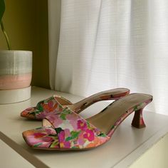 Nine West Floral Kitten Heels Brand New - Never Worn Perfect Condition! Floral Kitten Heels, Feather Sandals, Maundy Thursday, Nine West Heels, Nine West Shoes, Peep Toe Heels, Lace Up Heels, Golf Shoes, Black Pumps