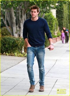 Miley Cyrus Liam Hemsworth, Hemsworth Brothers, Men Closet, Its A Mans World, Mens Casual Dress Outfits, Liam Hemsworth, Best Mens Fashion, Sharp Dressed Man, Stylish Mens Outfits