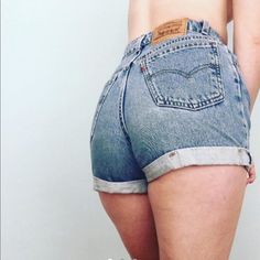 Rare Vintage Levis Highwaisted Jean Shorts -- Fits Women's Size Xs / Small -- Rare Stitched Cuffs (See Last Photo) -- Orange Tab On Back Pocket -- Made In Usa! -- 100% Cotton -- Stretches 12.75" Up To 14" Across High Waist -- 11.75" Inseam -- Perfect Condition, No Damage Vintage Shorts, Vintage Levis, High Waist Jeans, Jean Shorts, Vintage Ladies, Womens Sizes, Cuff, High Waisted, Womens Shorts