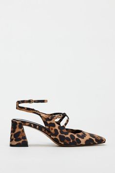 ANIMAL PRINT SLINGBACK SHOES - Leopard | ZARA United States Blazers Shoes, Joggers Shoes, Leopard Print Shoes, Leopard Shoes, Animal Print Shoes, Jeans Cargo, Jean Vest, Print Shoes, Slingback Shoes