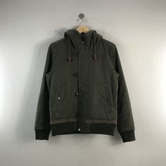 PLEASE READ DESCRIPTION BELOW BEFORE BUYING👇🏻 *ITEM:Vintage Beams Army Jacket *ITEM DETAILS: 👇🏻 Please be aware that all vintage items will usually show a few signs of wear or fading due to age, but anything visible such as stains or holes, and serious flaws have been photographed.For any further information on this item please contact us and we will be happy to help. *SIZE:MEDIUM *ACTUAL SIZE MEASUREMENT: 👇🏻 *PIT TO PIT(WIDTH):22"INCHES *LENGTH(FROM SHOULDER): 26"INCHES 17&25  *ALL MEASUREMENTS ARE TAKEN WITH THE GARMENT FLAT ON THE GROUND *VIEW FULL SHOP HERE: https://www.etsy.com/shop/Tracstore *SHIPPING: (WITH ONLINE TRACKING NUMBER ) *DHL EXPRESS SHIPPING:4-6 BUSINESS DAYS *Don't Worry About Customs Tax or Fees. I usually Declare As 'Gifts' And Low Value  *ANY QUESTION WILL ANSW Casual Khaki Windbreaker For Winter, Casual Winter Khaki Windbreaker, Casual Khaki Hooded Jacket With Fleece Lining, Military Style Cotton Hooded Jacket For Cold Weather, Urban Windbreaker With Fleece Lining, Casual Khaki Windbreaker With Fleece Lining, Khaki Hooded Jacket With Fleece Lining For Streetwear, Green Casual Windbreaker For Cold Weather, Casual Green Windbreaker For Cold Weather