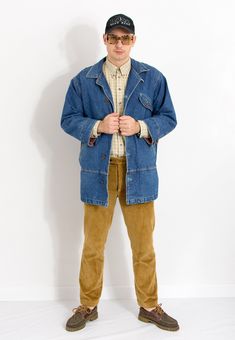 "Vintage 80s oversized denim jacket in blue - lined - padded shoulders - made of heavyweight denim - 3 outer pockets - made in Canada - materials: cotton SIZE size from label: no label best fits men: M MEASUREMENTS chest: 49 inches (124 cm) hips: 45,5 inches (116 cm) length: 34 inches (86 cm) sleeve length from armpit: 18,5 inches (47 cm) The model is 6'1\" (186 cm), measures 41-35-39 (104-88-100 cm) CONDITION (1-10) - 9 - The jacket in great vintage condition This garment has been laundered and Oversized Vintage Cotton Jeans, Retro Dark Wash Relaxed Fit Outerwear, Oversized Retro Cotton Outerwear, Vintage Denim Blue Outerwear With Pockets, Oversized Recycled Denim Outerwear With Pockets, Vintage Oversized Jeans For Fall, Vintage Blue Utility Jacket For Streetwear, Vintage Blue Utility Jacket With Pockets, Retro Relaxed Fit Denim Blue Outerwear