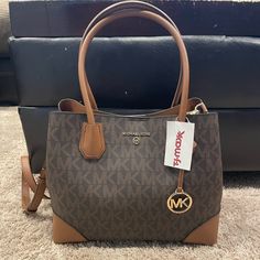 Michael Kors Handbag Nwt Comes With Long Strap And Can Be Used As A Shoulder Bag Has Mk Logo On Bag