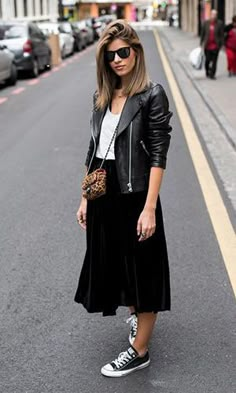 Comfy Spring Outfits, Leather Jacket Outfits, Neue Outfits, Outfits With Converse, Elegante Casual, 가을 패션, Casual Fall Outfits, Black Skirt, Outfits Casuales