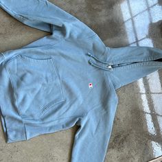 Never Worn Light Blue Streetwear Tops With Pockets, Basic Blue Sweatshirt For Streetwear, Basic Blue Hoodie For Winter, Basic Blue Winter Hoodie, Light Blue Winter Tops With Pockets, Blue Winter Tops With Pockets, Basic Blue Sweatshirt With Ribbed Cuffs, Light Blue Crew Neck Cotton Hoodie, Basic Blue Tops With Ribbed Cuffs