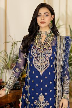 Embroidered Pakistani Salwar Kameez in Premium Chiffon is a luxury choice to wear on the big day. This Pakistani Party Dress in a dark blue shade is emblazoned with embroidery, sequins, and pink floral designs, making it an epitome of beauty and grace. Blue Kameez: The kameez is emblazoned with lavish designs, embroidery, and floral designs. The fabric of this embroidered kameez is chiffon. Intricate yet fine details on this blue kameez make it a perfect choice to wear on the festive occasion. R Organza Styles, Pakistani Designer Clothes, Raw Silk Fabric, Pakistani Salwar Kameez, Embroidered Chiffon, Embroidered Organza, Blue Wedding Dresses, Pakistani Wedding Dresses, Silk Trousers