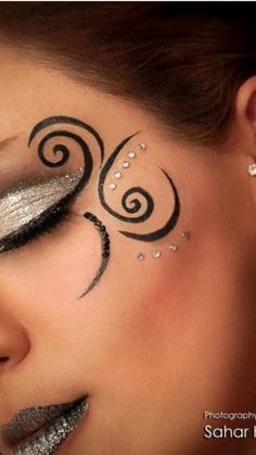 Make Up Ideas For Party, Faschings Make Up, Extreme Make-up, Steampunk Makeup, Circus Makeup, Carnival Makeup, Eye Makeup Styles, Face Painting Easy, Valentines Makeup