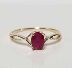 Rubi Gold Ring Designs, Oval Stone Ring Design, Ruby Ring Designs Unique, Ruby Ring Designs, Aesthetic Ring, Stone Ring Design, Quinceanera Pink, Oval Stone Ring, Hand Chain Jewelry