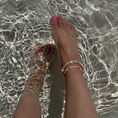 This beautiful anklet is the perfect accessory for a day spent at the beach. The Laguna anklet features shell beads and gold filled accents to add a beautiful shimmer in the sun. Take a piece of the coast wherever you go! Summer Anklets Aesthetic, Anklets Aesthetic, Anklets Diy, Anklet Chain, Beautiful Anklet, Summer Anklets, Pearl Anklet, Summer 2025, Beach Aesthetic