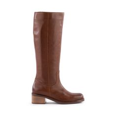 Put your best foot forward with this contemporary boot that strikes a balance between fashion-for... Tall Winter Boots, Fall Winter Shoes, Paris Mode, Square Toe Boots, Tall Leather Boots, Fashion Aesthetics, Shoe Inspo, Brown Handbag, Boots Fall