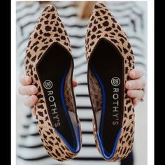 Great Condition!! Details In The Picture Run Small Womens Flats 2022, Rothy’s Point Outfit, Rothys Driver Loafer Outfit, Womens Flats Shoes, Women’s Flats, Trendy Flats For Women, Rothys Shoes Outfit, Rothy Shoes, Stylish Flats For Women