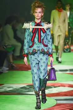 グッチ(GUCCI)2017年春夏コレクション Gallery110 Gucci 2017, Embroidery Sweater, Mode Fashion, Fashion Art, Designing Women, Fashion Brand, High Fashion