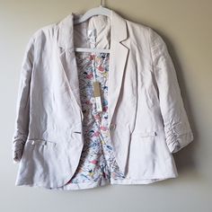 Lauren Conrad For Kohl's Cream Fitted Blazer; Feminine Details Include Ruched 3/4 Sleeves, Bows On Faux Pockets And Playful Bird Pattern Lining; Open Fit For Work Or Dress-Up; A Little Wrinkled But Never Been Worn. Casual Spring Outerwear With Half Sleeves, Casual Half Sleeve Spring Outerwear, Casual Half-sleeve Spring Outerwear, Casual Half Sleeve Outerwear For Spring, Beige 3/4 Sleeve Summer Outerwear, Summer Outerwear With 3/4 Sleeves For Day Out, Summer 3/4 Sleeve Outerwear For Day Out, Summer Day Out Outerwear With 3/4 Sleeves, Spring Blazer With 3/4 Sleeves And Pockets