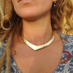 Hammered Flexible Tribal Brass Choker – NOMADIC Choker Necklace Outfit, Jewelry Smithing, Brass Choker, Raffia Crochet, Necklace Outfit, Chocker Necklace, Neck Choker, Gem Necklace, Shell Bracelet