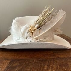 Hand Crafted Feather Hat Band , Painted White , Size Medium Flex Band 21-25 Feather Hat Band, Feather Hats, White Gothic, Feather Crafts, Feather Hat, Cowgirl Hat, Titanium White, White Feather, Cowgirl Hats