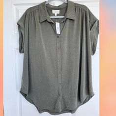 Nwt Lou & Grey Short Sleeve Green Collared Button Down Shirt Size Xl Super Soft Relaxed Fit Versatile Green Button-up Top, Green Tops With Button Closure And Shirttail Hem, V-neck Tops With Button Closure And Relaxed Fit, Buttoned Tops With Shirttail Hem For Day Out, Buttoned Shirttail Hem Tops For Day Out, Shirttail Hem Top With Buttons For Day Out, Versatile Short Sleeve Tops With Button Closure, Versatile Short Sleeve Blouse With Button Closure, Relaxed Fit Tops With Button Closure For Day Out