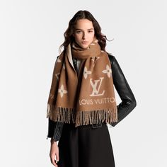 LOUIS VUITTON® - Reykjavik Scarf - Sand Vuitton Outfit, Louis Vuitton Outfit, Louis Vuitton Official, Reykjavik, Fashion Books, Shopping Trip, Latest Design, Women Collection, Timeless Design