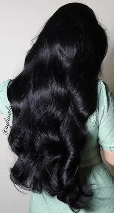 Super Black Hair, Jet Black Wavy Hair, Pale Skin And Black Hair, Long Wavy Black Hair, Indian Long Hair, Black Hair Pale Skin, Shiny Black Hair, Black Hair Inspiration