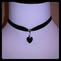 Beautiful Vintage Style Black Velvet Choker Crystal Heart Pendant Necklace Brand New Black Heart Charm Choker For Valentine's Day, Elegant Black Heart Pendant Choker, Elegant Black Heart-shaped Choker, Elegant Black Valentine's Day Choker, Black Heart Pendant Choker With Charm, Black Heart Pendant Choker With Heart Charm, Black Velvet Choker Necklace, Velvet Choker Necklaces, Black Velvet Choker