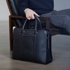 Swedish Minimalism, Stylish Leather Bags, Black Leather Briefcase, Formal Bag, Laptop Bag Men, London Style, Briefcase For Men, Mens Leather Bag, Mens Accessories Jewelry