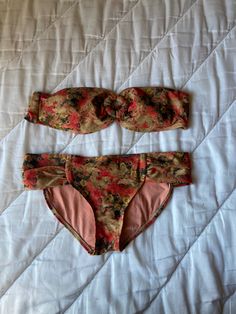 80s Bathing Suit Bikinis, Boyshort Swimwear, Western Swimwear, Vintage Bikinis, Y2k Flower, Unique Bathing Suits, Summer Thrift, Hawaii Fashion, Pretty Swimsuits